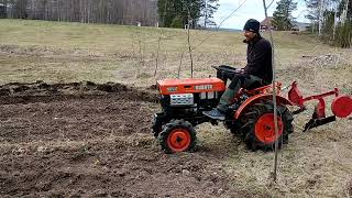 Kompakttraktor Kubota B5000 med plog [upl. by Pietra]